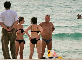 080716 dubai beach.jpg